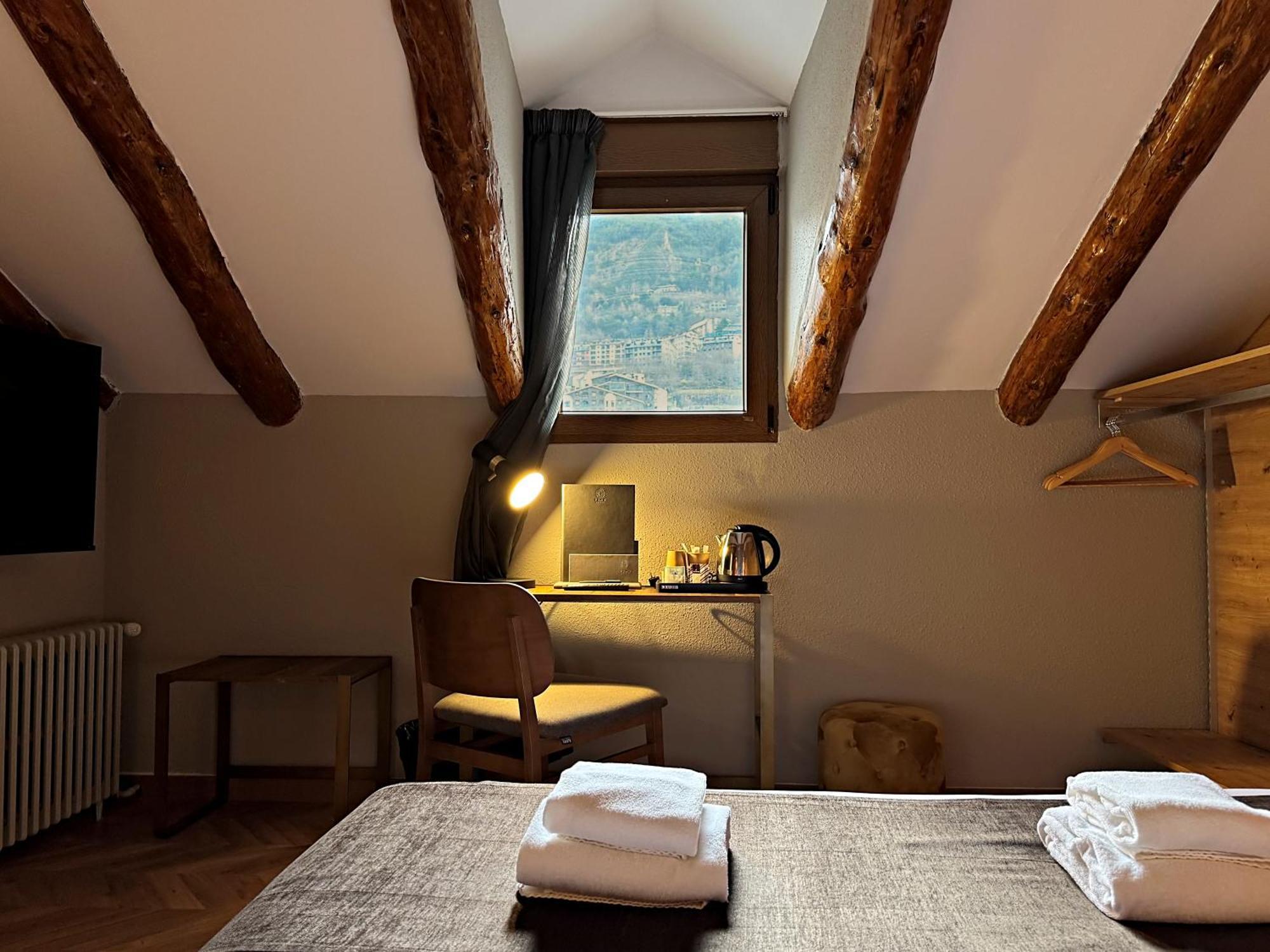 Yomo Petit Paris Encamp